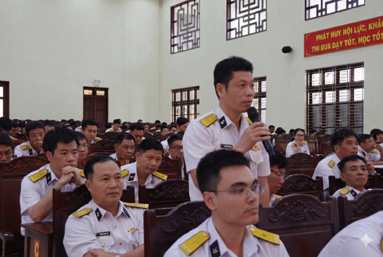 Trường Cao đẳng Kỹ thuật Hải quân đối thoại dân chủ