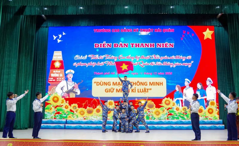 Tuổi trẻ Trường Cao đẳng Kỹ thuật Hải quân tổ chức diễn đàn thanh niên
