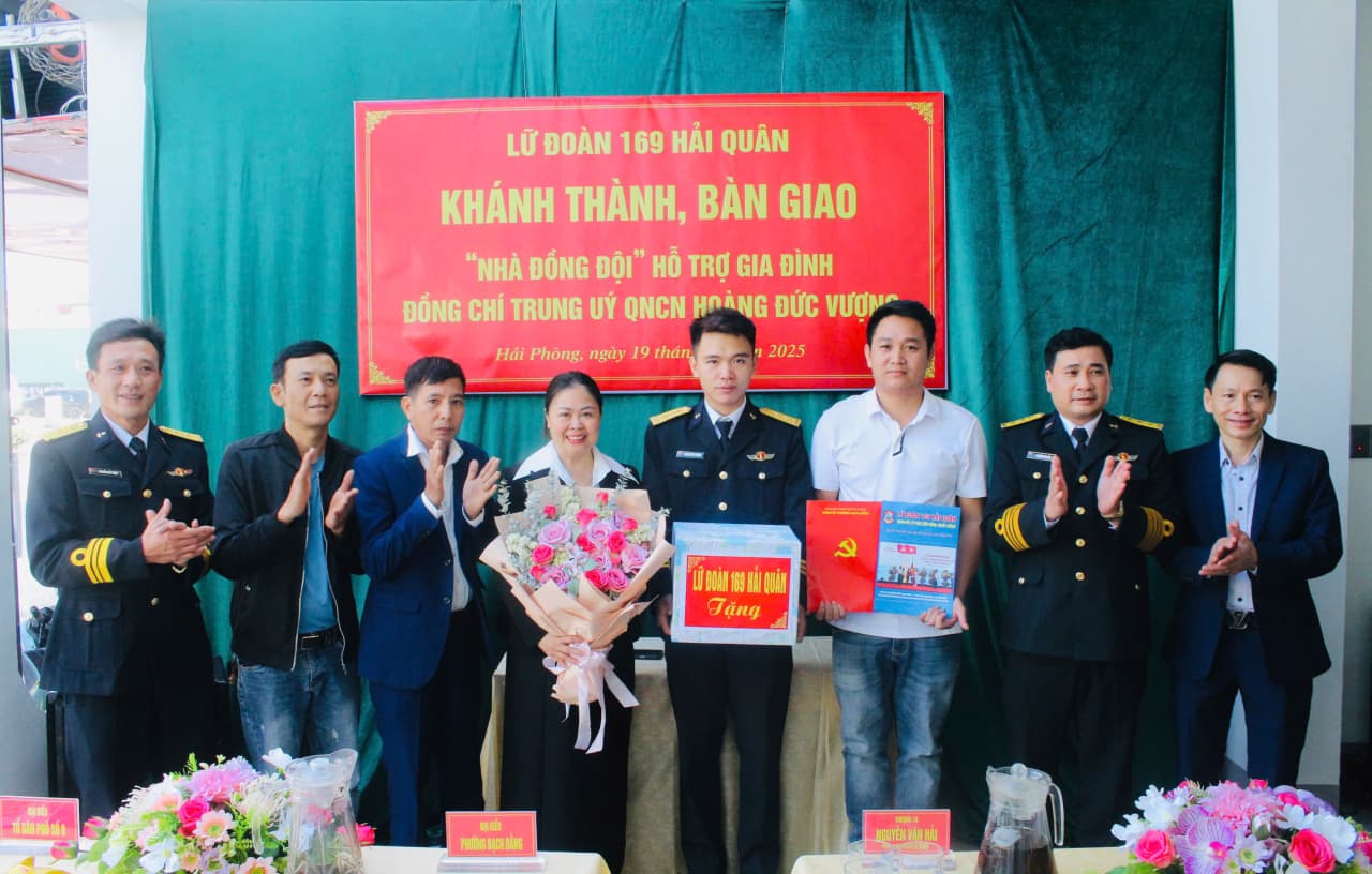 Lữ đoàn 169 khánh thành và bàn giao nhà đồng đội