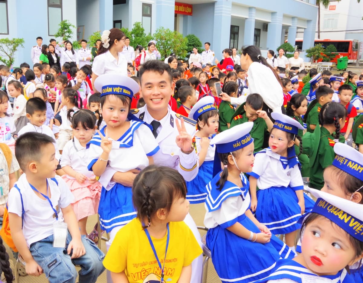 Hơn 1.500 giáo viên, học sinh trải nghiệm thực tế tại Học viện Hải quân