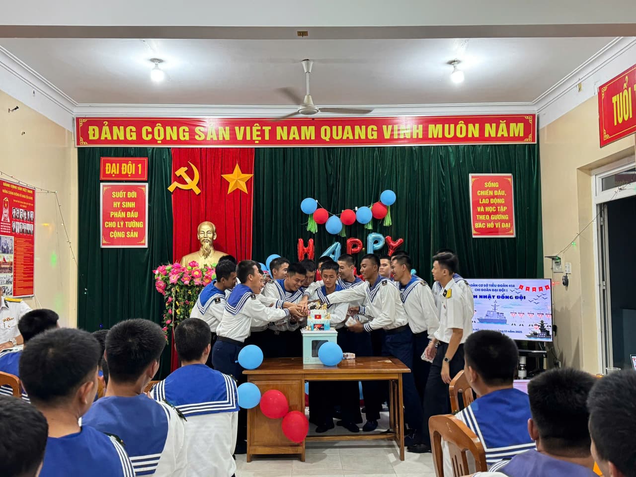 Đoàn cơ sở Tiểu đoàn 458 tổ chức sinh nhật đồng đội