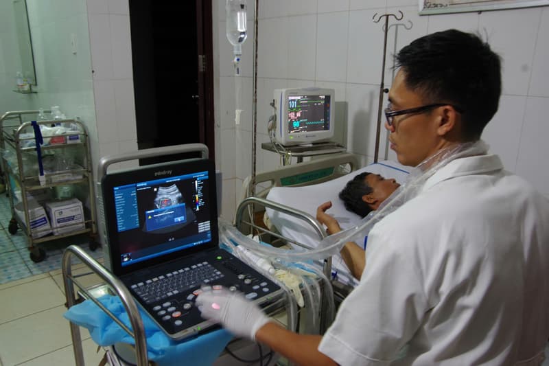 Bệnh xá đảo Trường Sa cấp cứu ngư dân bị bệnh