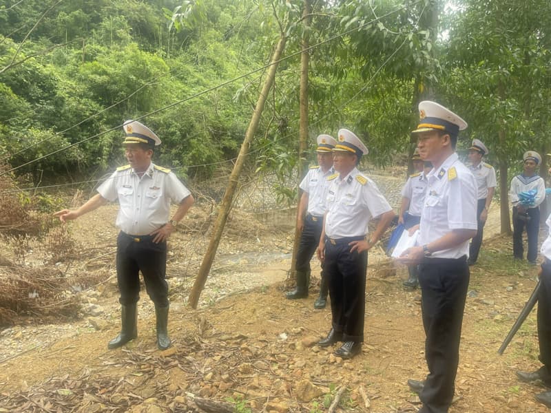 Đoàn công tác Bộ Tư lệnh Hải quân kiểm tra Lữ đoàn 682