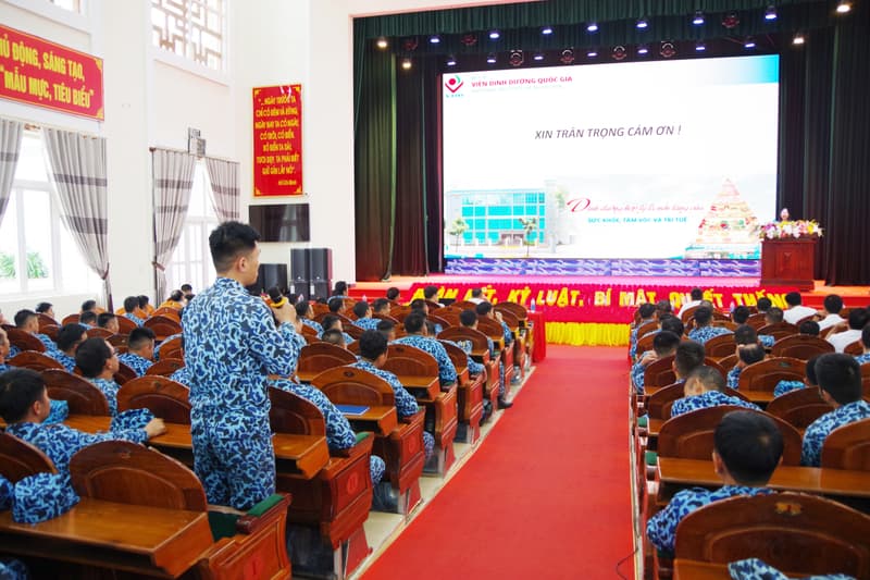 Truyền thông tư vấn dinh dưỡng và sức khỏe cho thủy thủ tàu ngầm