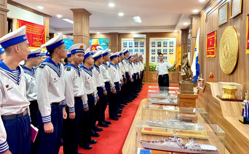 Lữ đoàn 162 gặp mặt, giao nhiệm vụ cho chiến sĩ mới về đơn vị