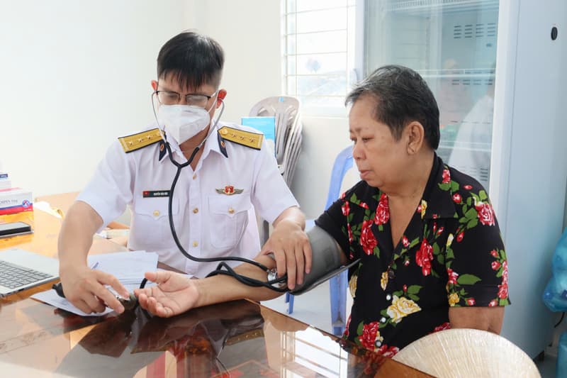 Vùng 5 khám bệnh, cấp thuốc miễn phí tại xã Năm Căn