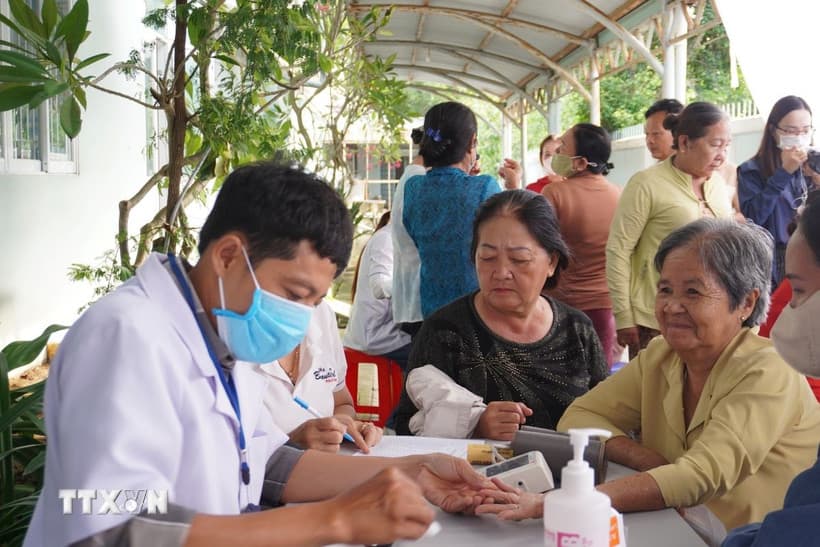 Nghị quyết số 72 - Hành lang pháp lý mới cho chiến lược chăm sóc sức khỏe toàn dân