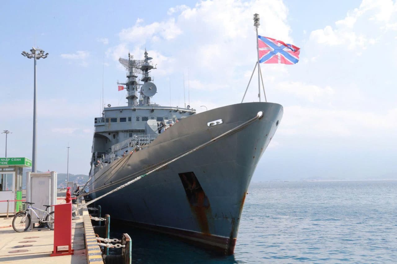 Tàu hải quân Liên bang Nga thăm Khánh Hòa