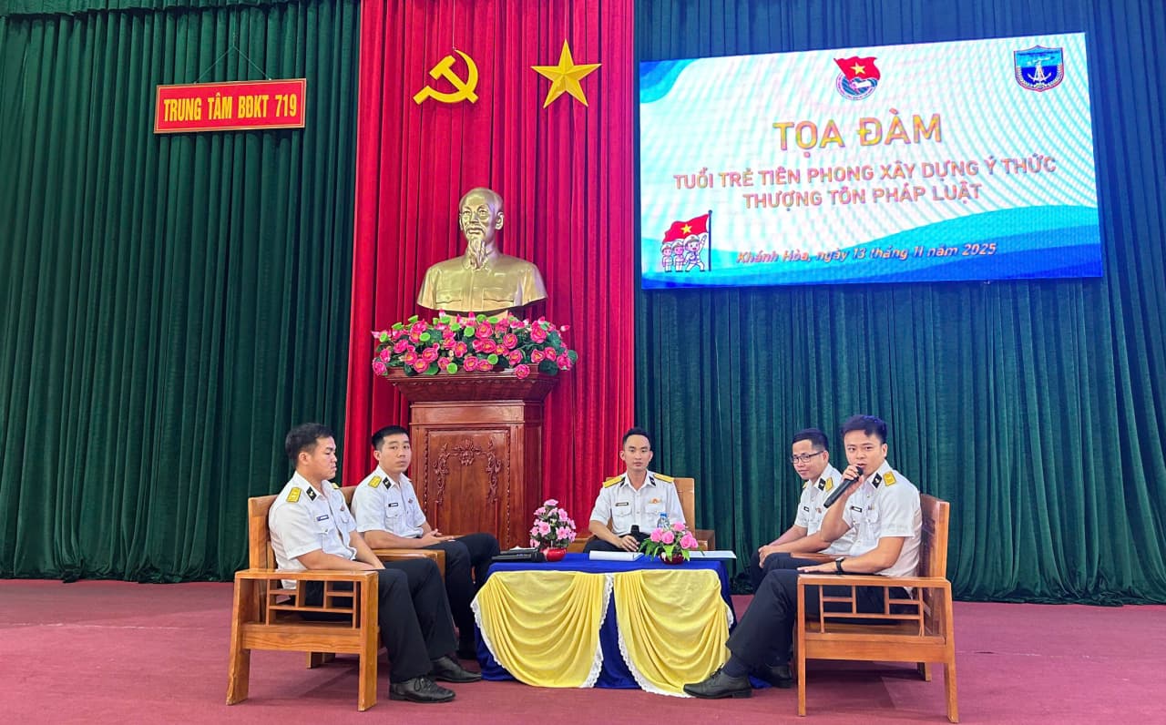 Trung tâm Bảo đảm Kỹ thuật 719 hưởng ứng Ngày pháp luật Việt Nam