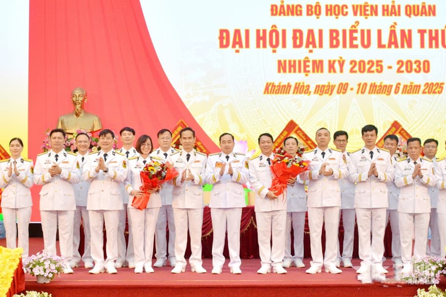 Nữ giảng viên hoá học ứng dụng của Bộ đội Hải quân