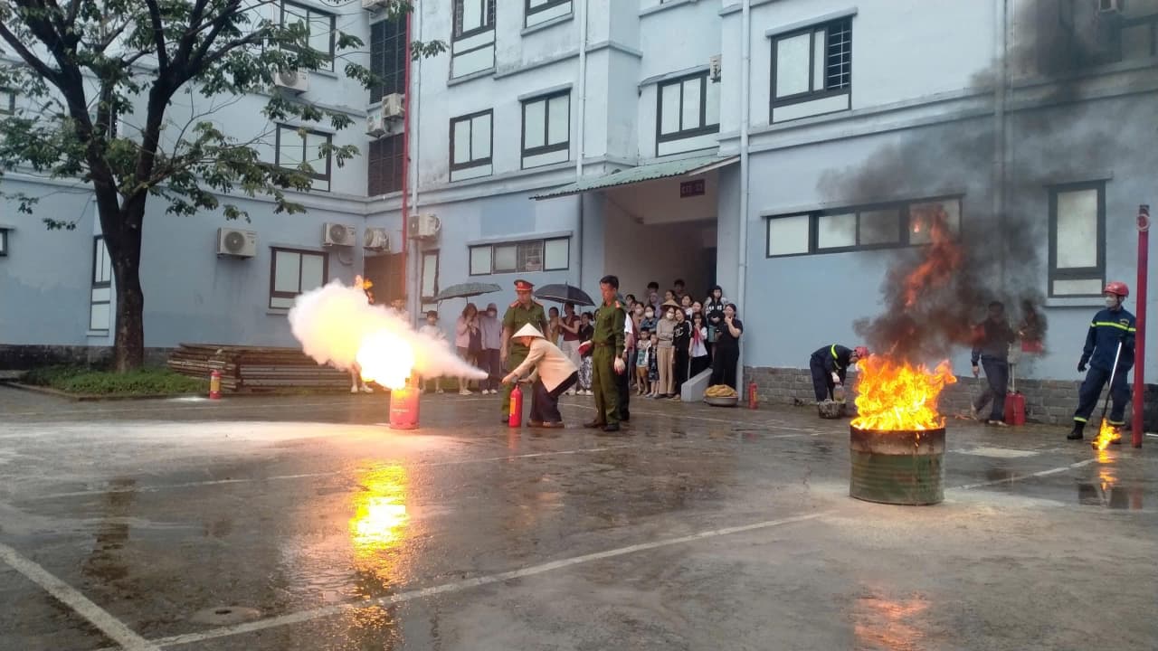 Luyện tập phương án chữa cháy, cứu nạn cứu hộ tại Nhà công vụ Vùng 3