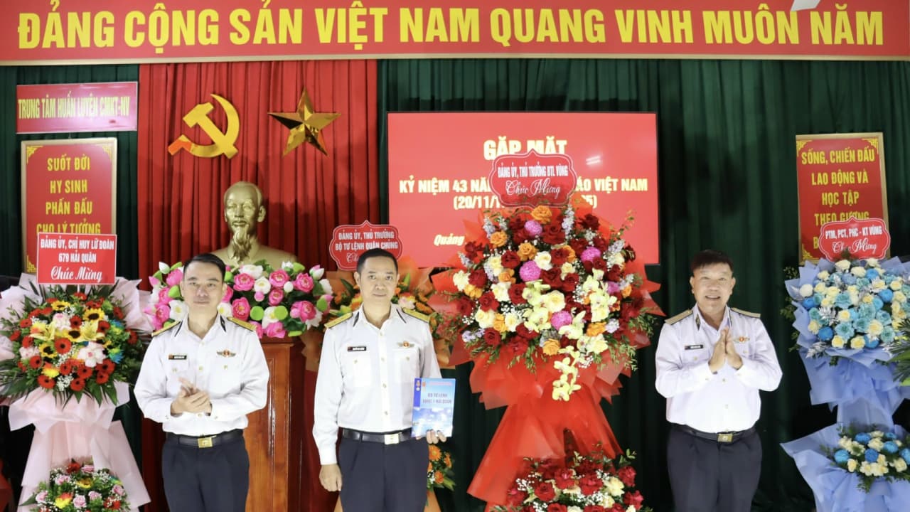 Trung tâm Huấn luyện CMKT-NV Vùng 1 gặp mặt kỷ niệm 43 năm Ngày Nhà giáo Việt Nam
