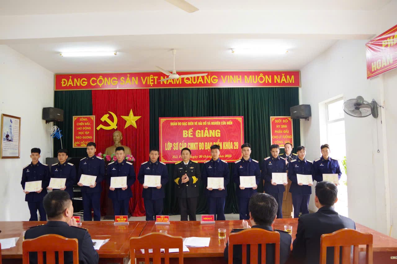 Bế giảng lớp sơ cấp chuyên môn kỹ thuật đo đạc biển