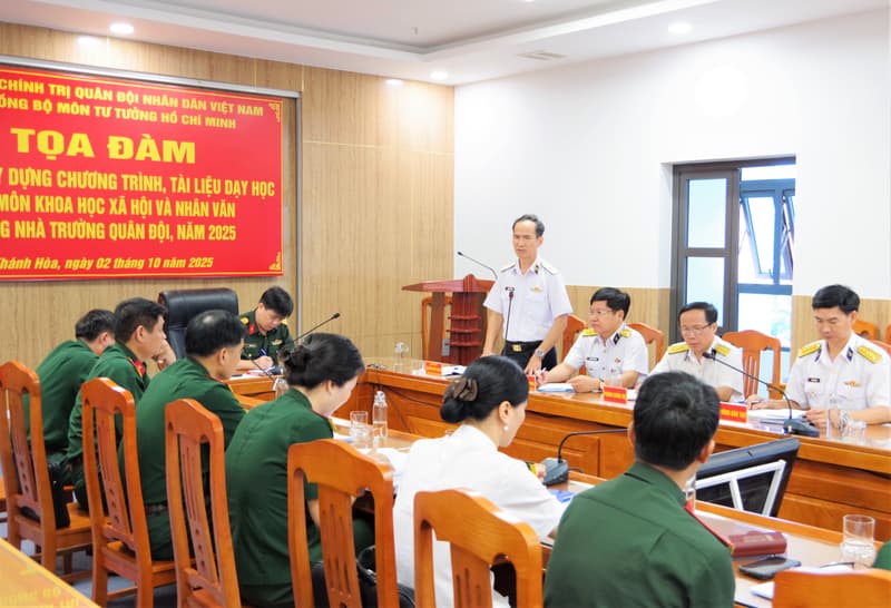 Tọa đàm tư vấn, xây dựng chương trình, tài liệu dạy học các môn khoa học xã hội và nhân văn