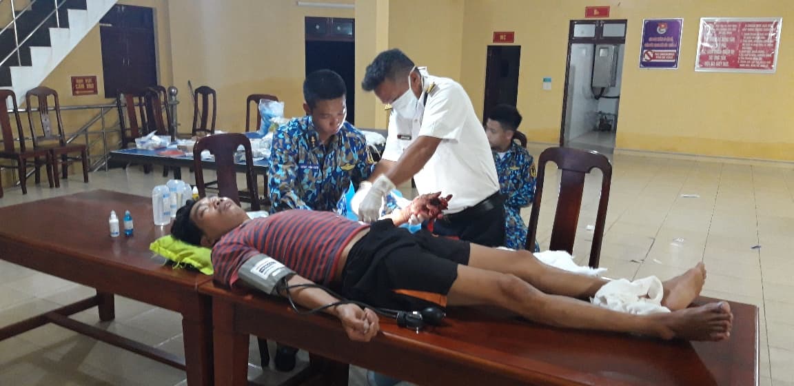 Đảo Núi Le kịp thời cấp cứu ngư dân bị tai nạn lao động