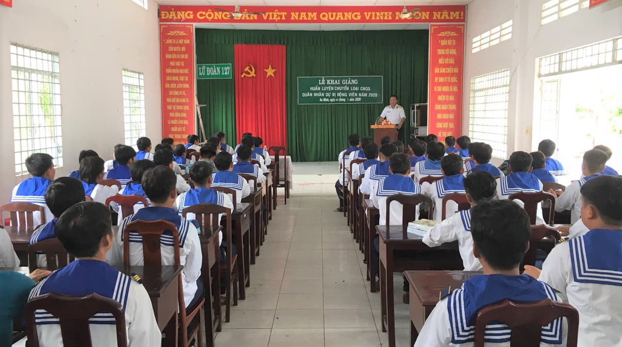 Lữ đoàn 127 khai giảng huấn luyện chuyển loại chuyên nghiệp quân sự quân nhân dự bị động viên năm 2020