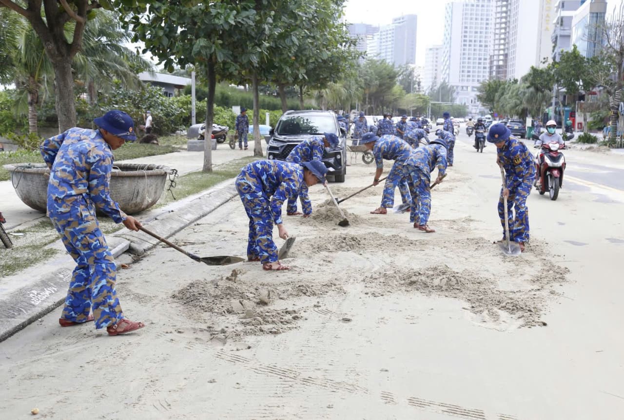 Công điện của Quân chủng Hải quân về chủ động ứng phó và khắc phục hậu quả bão số 13