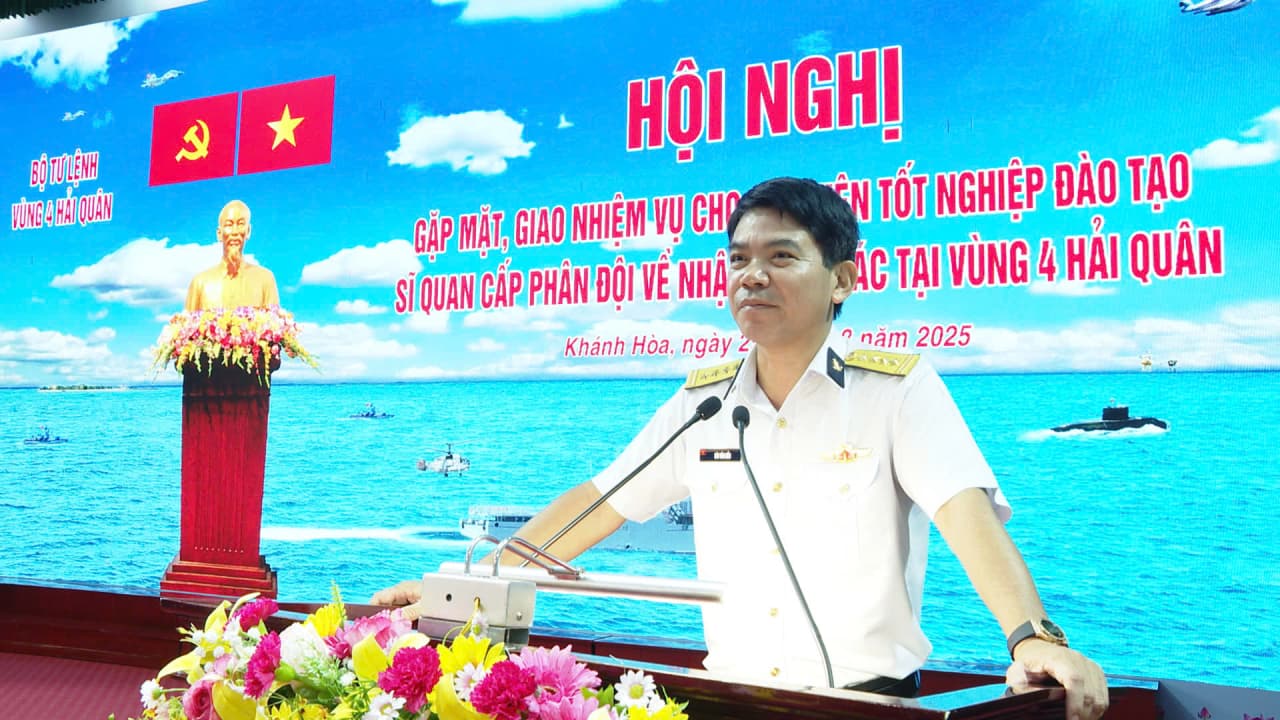 Vùng 4 giao nhiệm vụ cho học viên tốt nghiệp đào tạo sĩ quan cấp phân đội về nhận công tác