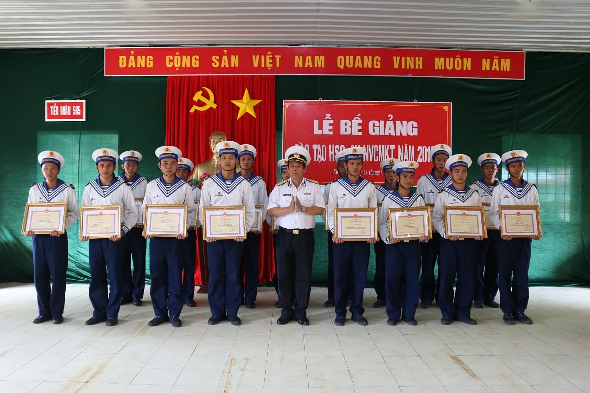 Bế giảng lớp đào tạo hạ sĩ quan chỉ huy, nhân viên chuyên môn kỹ thuật năm 2019