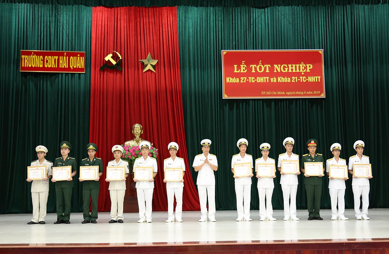 Trường Cao đẳng kỹ thuật Hải quân tổ chức lễ tốt nghiệp cho học viên hệ trung cấp