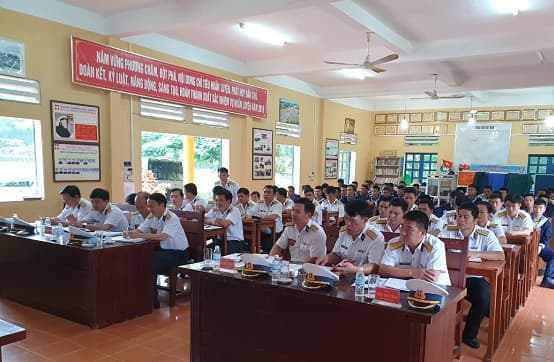 Bộ Tư lệnh Vùng 5 Hải quân sinh hoạt đối thoại dân chủ với cán bộ, chiến sĩ Tiểu đoàn 553