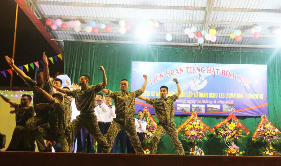 Lữ đoàn 126 liên hoan Tiếng hát binh nhì