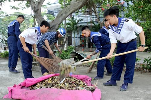 Tuổi trẻ Lữ đoàn Công binh 83 Hải quân tham gia lao động tình nguyện