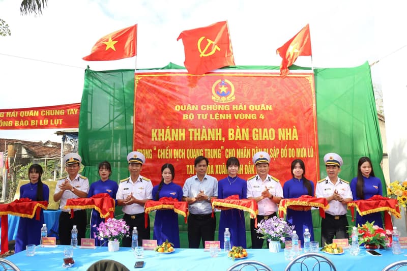 Quân chủng Hải quân khánh thành, bàn giao 11 căn nhà trong "Chiến dịch Quang Trung"