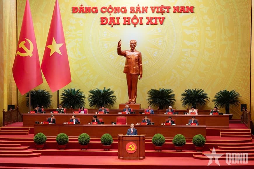 Các đơn vị Hải quân tổ chức cho bộ đội theo dõi truyền hình trực tiếp phiên khai mạc Đại hội XIV của Đảng