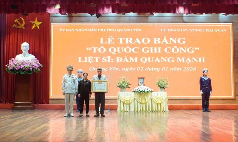 Trao Bằng Tổ quốc ghi công Liệt sĩ Đàm Quang Mạnh