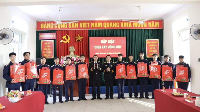 Trung tâm Huấn luyện Vùng 1 Hải quân tổ chức chương trình "Chia tay đồng đội"