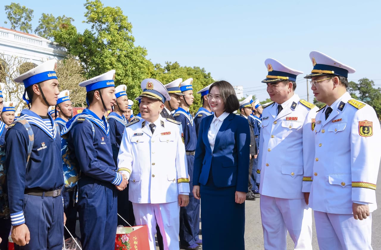 Lữ đoàn 147 tiễn quân nhân hoàn thành nghĩa vụ quân sự