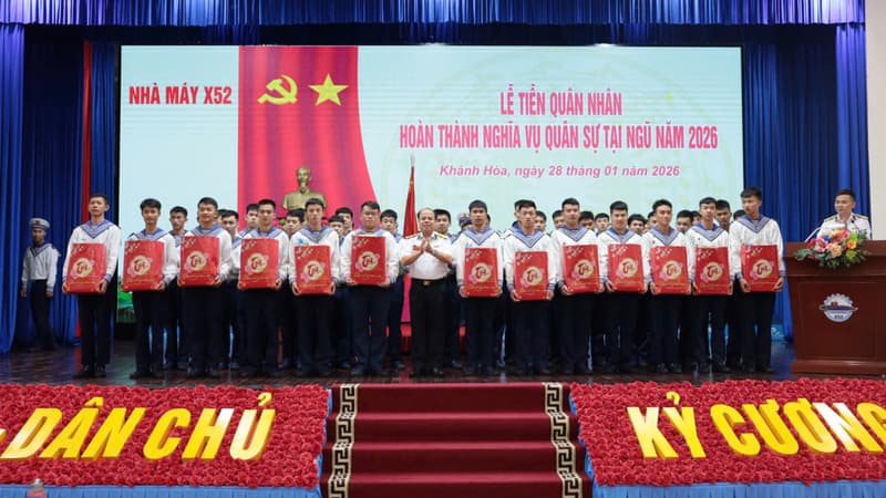 Nhà máy X52 tiễn quân nhân hoàn thành nghĩa vụ quân sự