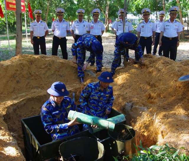 Chấm thi 4 chuyên ngành hậu cần tại Lữ đoàn 146
