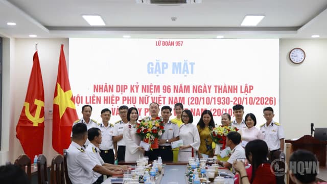 Lữ đoàn 957 gặp mặt, chúc mừng cán bộ, hội viên nhân ngày 20/10