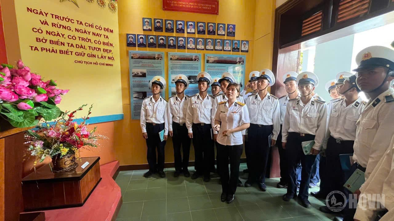 Trung tâm Huấn luyện Vùng 4 giáo dục truyền thống cho học viên khoá 71