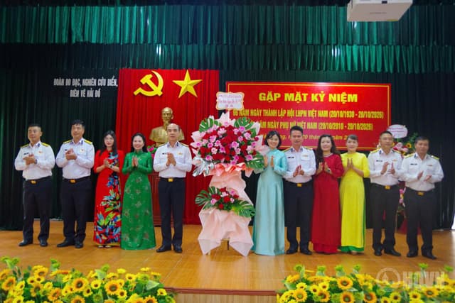 Đoàn Đo đạc, nghiên cứu biển, biên vẽ hải đồ gặp mặt giao lưu nhân Ngày Phụ nữ Việt Nam