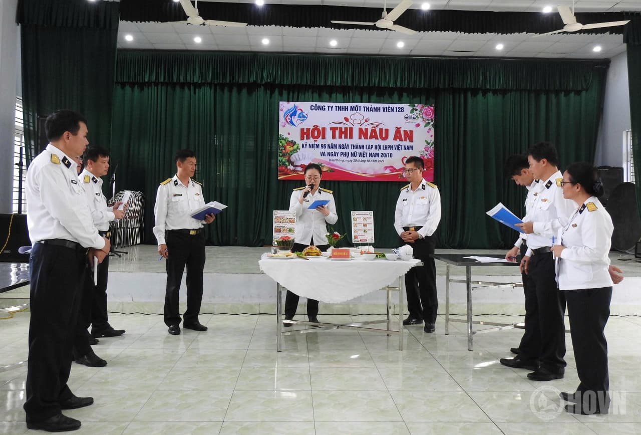 Hội Phụ nữ Hải đoàn 128 thi nấu ăn chào mừng ngày 20/10