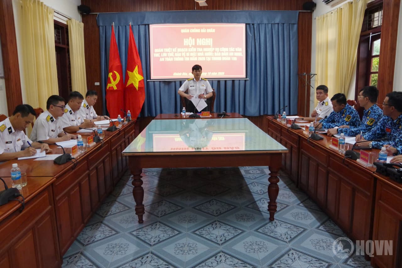 Kiểm tra nghiệp vụ công tác văn thư, lưu trữ tại Trung đoàn 196