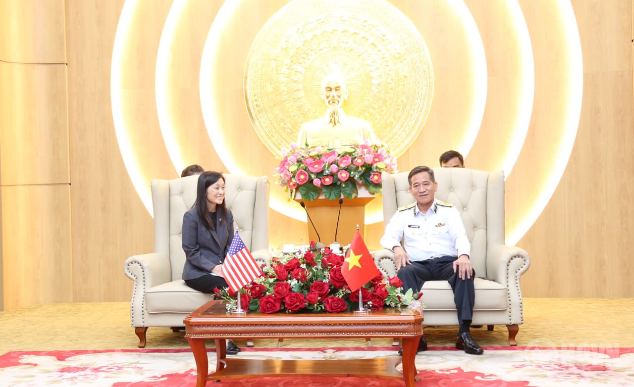 Đại sứ Hoa Kỳ tại Việt Nam thăm Bộ Tư lệnh Hải quân