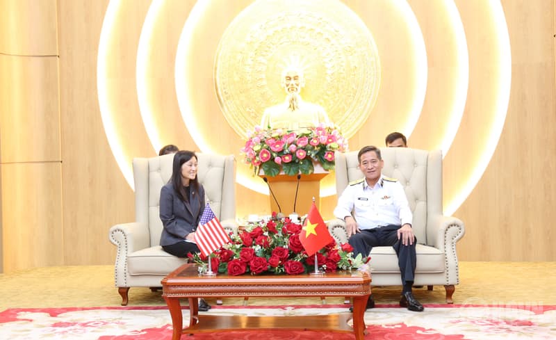 Đại sứ Hoa Kỳ tại Việt Nam thăm Bộ Tư lệnh Hải quân
