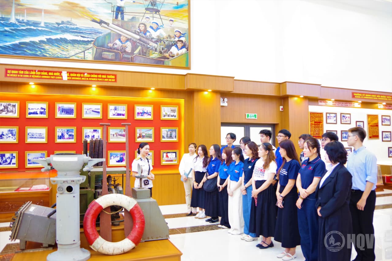 Hội Hữu nghị Việt Nam - Đông Nam Á TP.Hồ Chí Minh thăm Học viện Hải quân