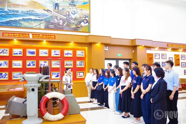Hội Hữu nghị Việt Nam - Đông Nam Á TP.Hồ Chí Minh thăm Học viện Hải quân