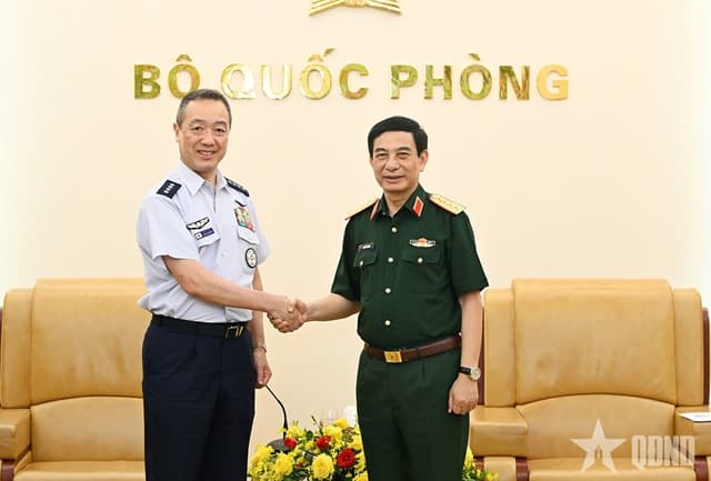 Đại tướng Phan Văn Giang tiếp Đại tướng Uchikura Hiroaki