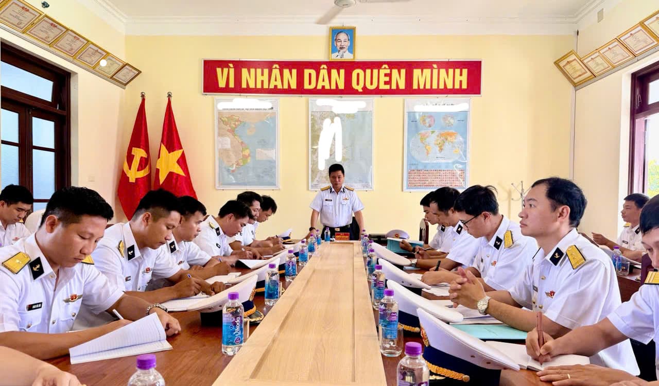 Vùng 4 Hải quân kiểm tra tại Tiểu đoàn 458
