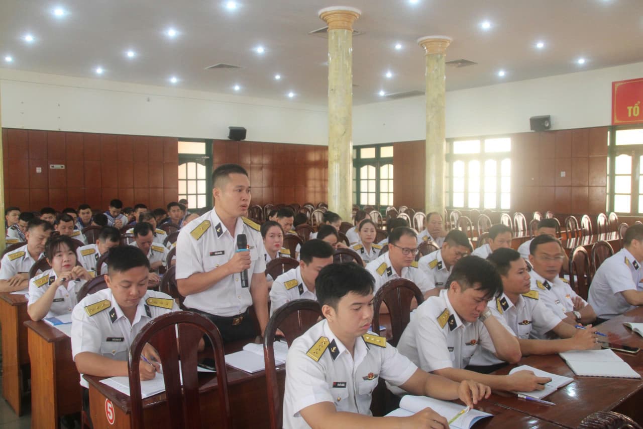 Bộ Tham mưu Hải quân đối thoại dân chủ với cán bộ, chiến sĩ khu vực phía Nam