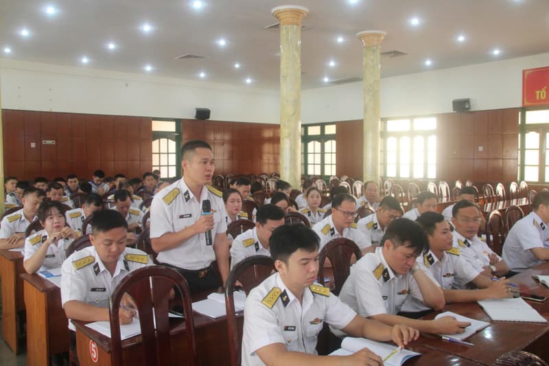 Bộ Tham mưu Hải quân đối thoại dân chủ với cán bộ, chiến sĩ khu vực phía Nam