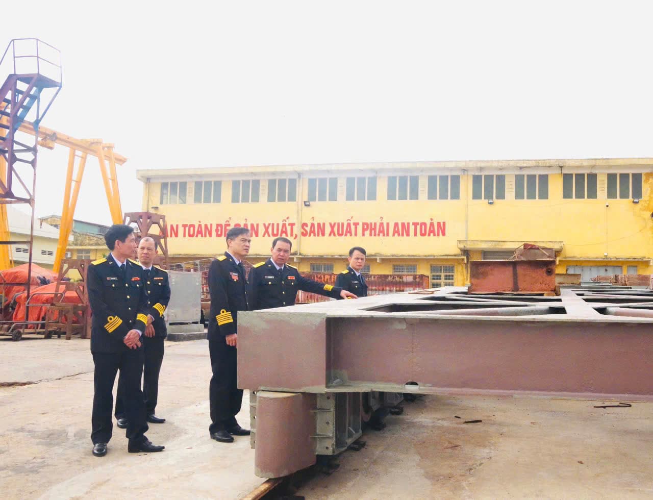 Cục Hậu cần – Kỹ thuật Hải quân thăm, chúc Tết tại Nhà máy X46