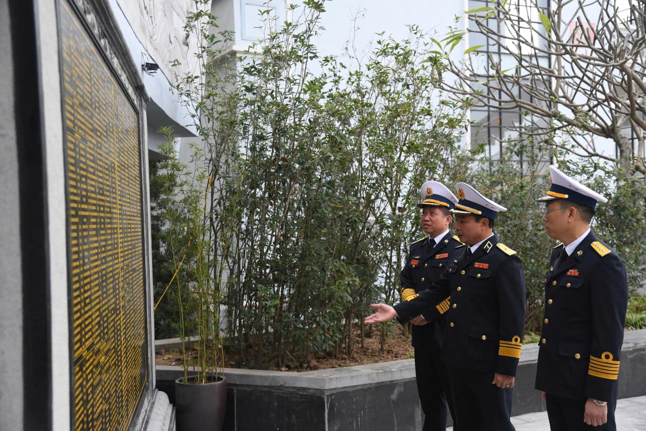 Phó Tư lệnh, Tham mưu trưởng Hải quân kiểm tra, chúc Tết tại Lữ đoàn 126