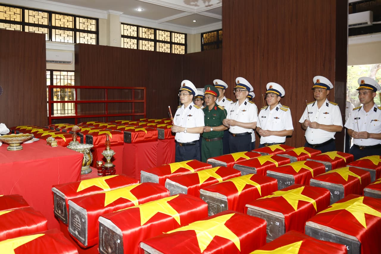 Binh đoàn 20 đồng hành với lực lượng tham gia tìm kiếm, quy tập hài cốt liệt sĩ